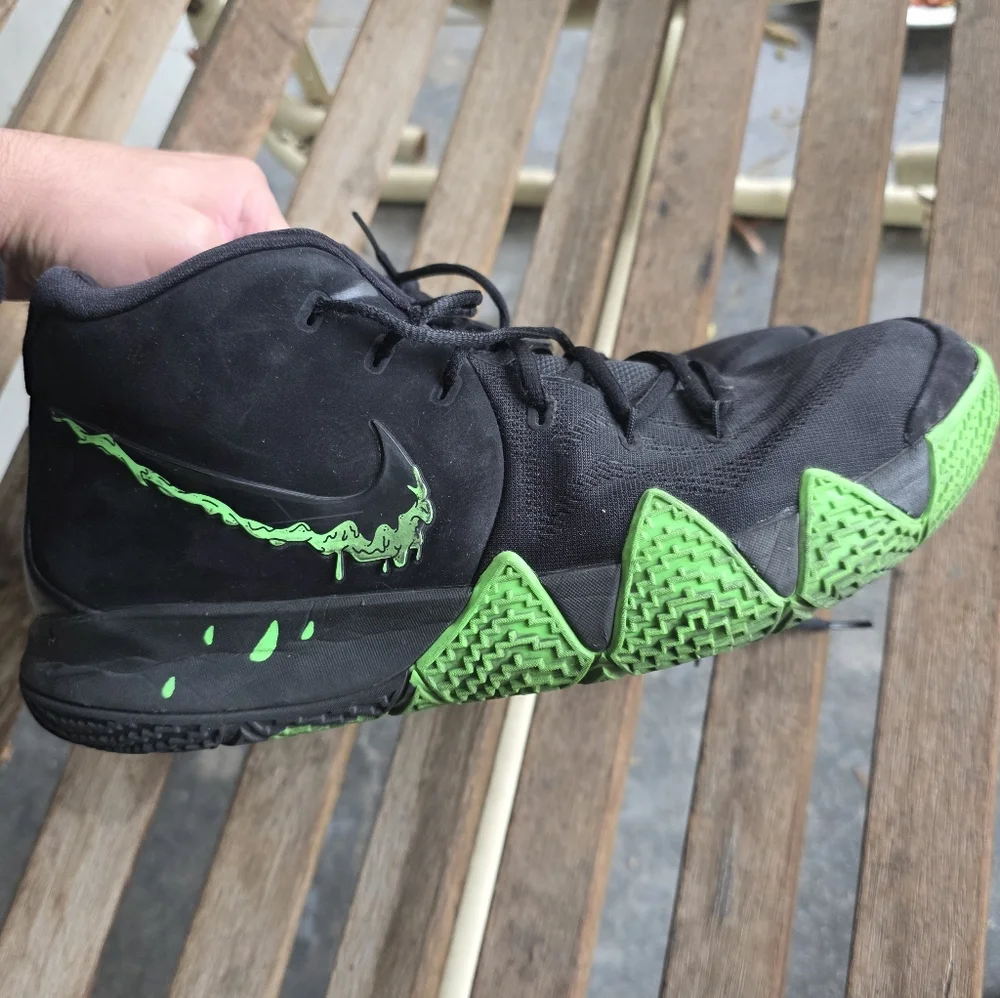 Nike Kyrie 4 Halloween - Picture 1 of 12